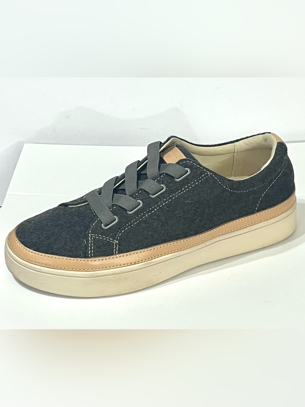 Waco Revitalign Malibu Morgan in Dark Charcoal Slip in Sneakers Sz 7
